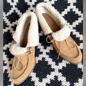 Super cute shearling shoes/booties.